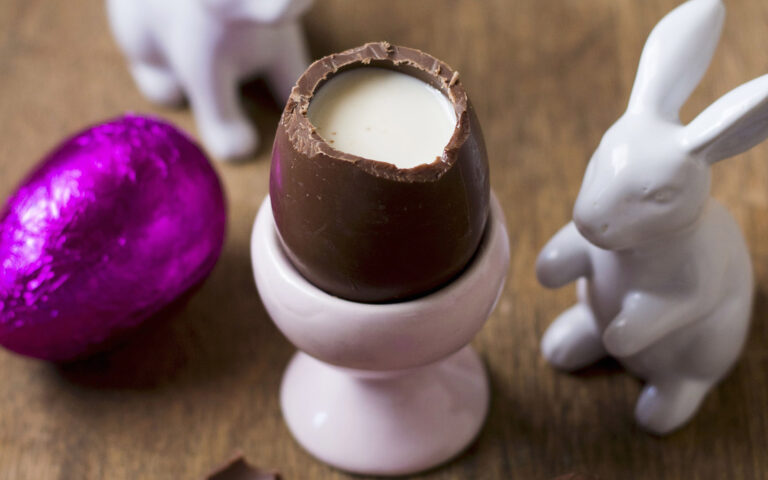 ovetti di cioccolato con crema al latte ovetti di cioccolato con crema al latte