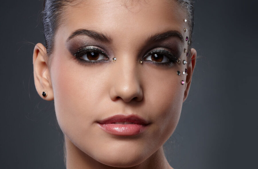 Tendenze make up: è l’era dei cristalli