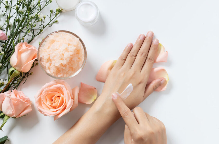 Manicure: prova quella californiana Manicure: prova quella californiana