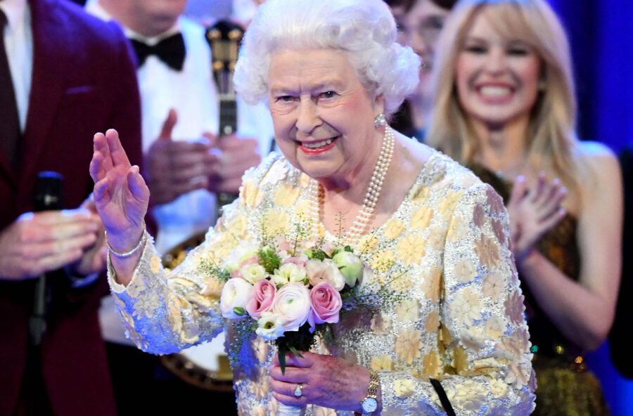 La Regina Elisabetta compie 94 anni. Per lei no party, solo auguri virtuali