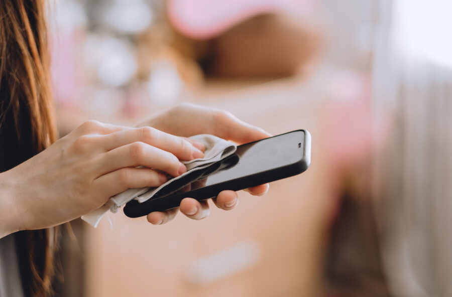 Smart working: come tenere puliti smartphone e pc