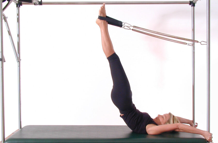 Pilates: fai l’Aereoplano sulla Cadillac per rassodare il corpo