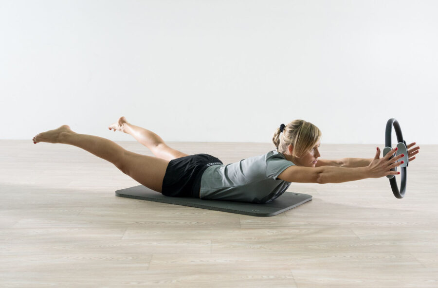 Magic circle: fai Superman per tonificare tutto il corpo