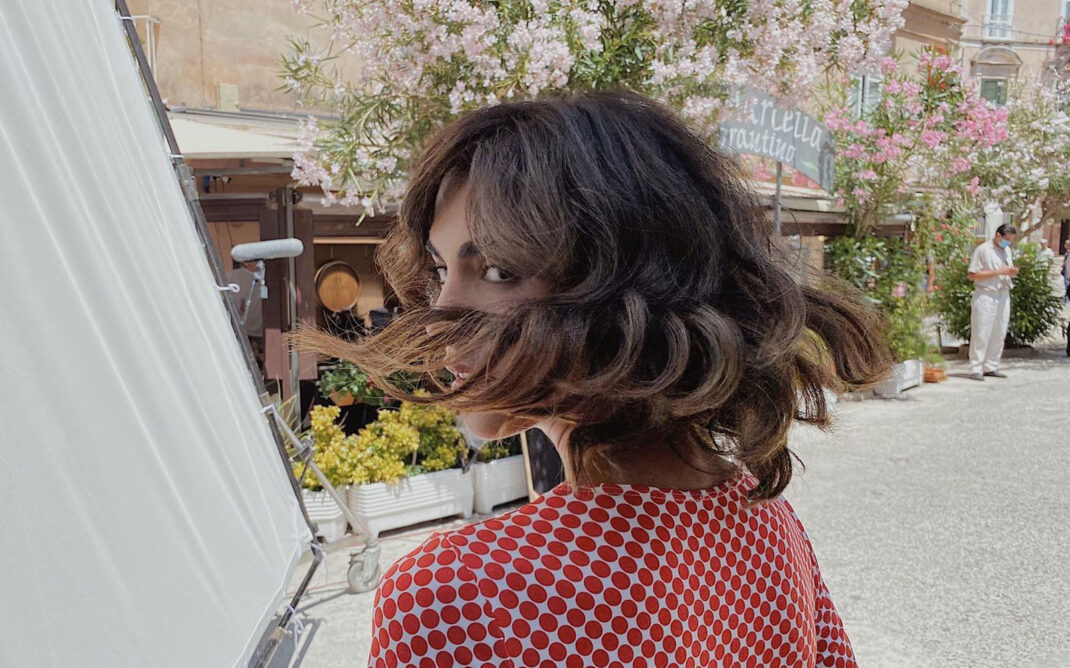 Il nuovo hairlook di Rocio Munoz Morales Il nuovo hairlook di Rocio Munoz Morales