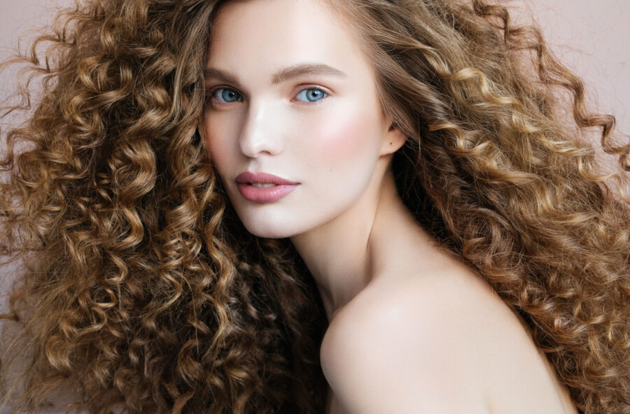 Capelli: le regole per ricci morbidi, luminosi ed elastici