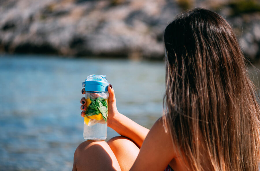 Infusi d’acqua: dissetanti, gustosi e alleati della bellezza Infusi d’acqua: dissetanti, gustosi e alleati della bellezza