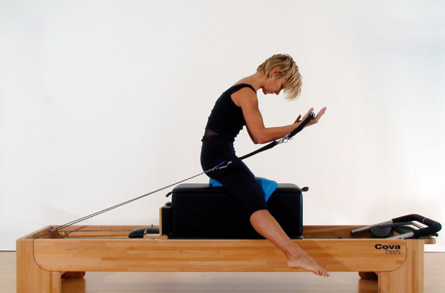 Pilates: a cavallo del Reformer per tonificare l’interno coscia