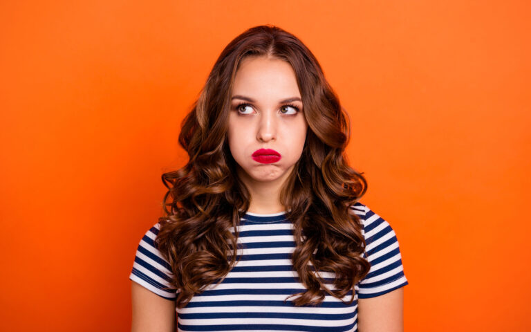 Ragazza arrabbiata Ragazza arrabbiata