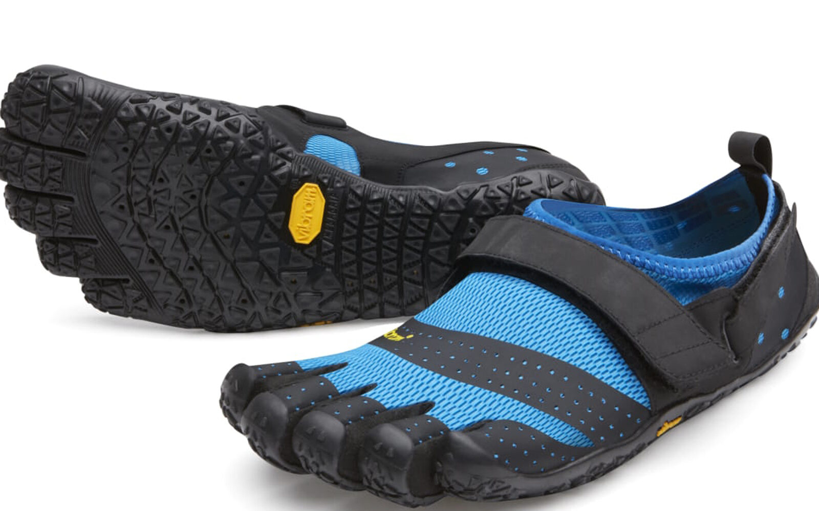 Vibram FiveFingers V-Aqua, la calzatura anfibia, leggera, flessibile con suola sottile per un perfetto grip sulla tavola. Euro 99