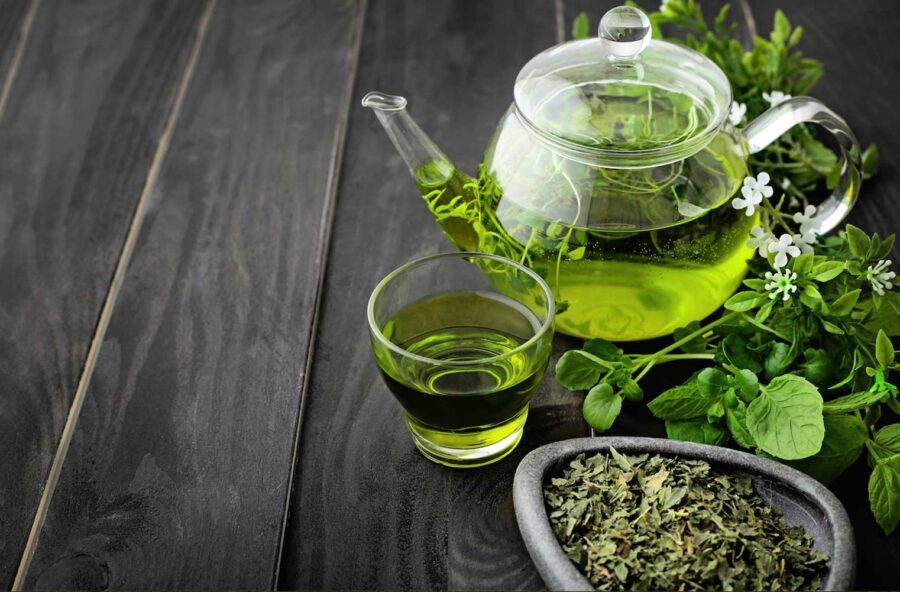 Dimagrire con i macerati di erbe, detox e antifame