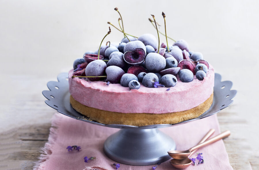 Torta gelato alle ciliegie e mirtilli