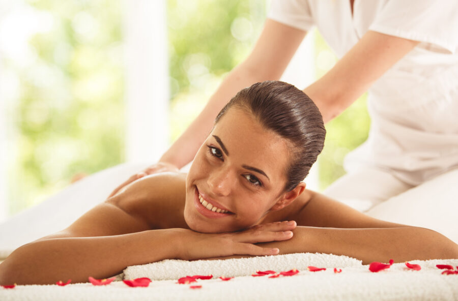 Corpo tonico con il trattamento antiage alla rosa