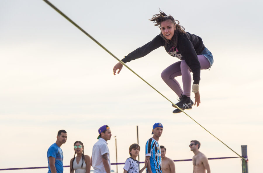 Slackline, la libert&agrave; corre sul filo
