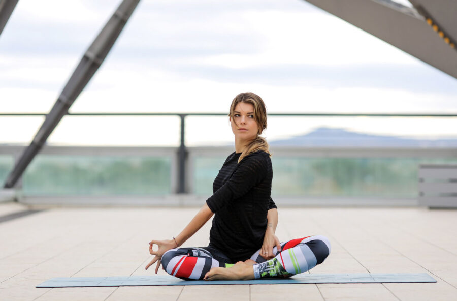 Yoga, prova la Posizione Semplice, contro la cellulite e i danni della sedentariet&agrave;