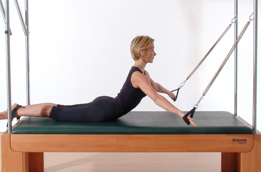 Pilates, vola sulla Cadillac come un’Aquila per tonificare braccia e spalle