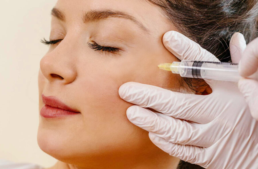 Viso: per ridisegnare l’ovale servono due diversi tipi di acido ialuronico
