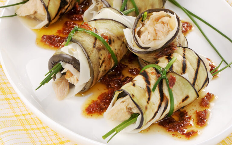 involtini di melanzane e pesce con pomodoro involtini di melanzane e pesce con pomodoro