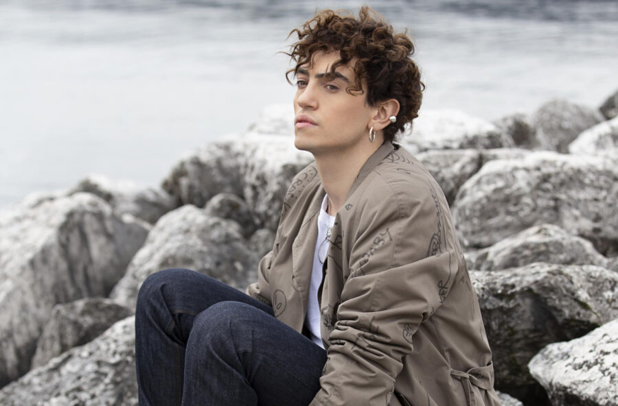 Michele Bravi racconta la sua Geografia del Buio