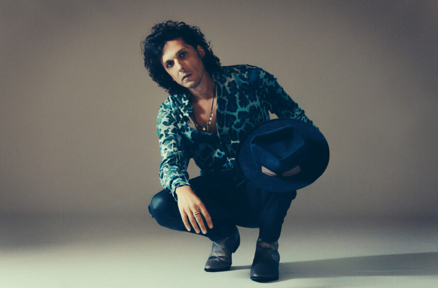 Ermal Meta a Sanremo 2021 con una canzone d’amore “verticale”