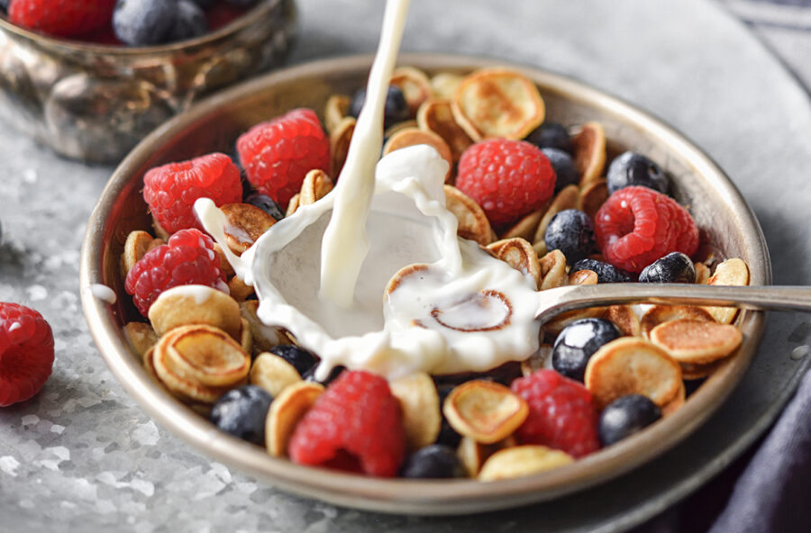 Mini pancakes con frutti di bosco per una colazione super