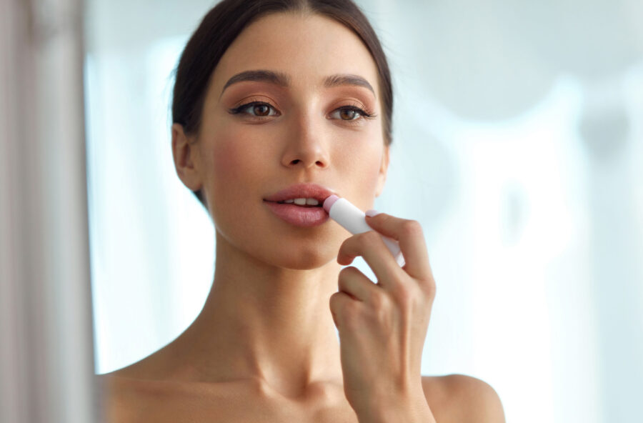 Labbra secche: è colpa anche della mascherina. Ecco i rimedi