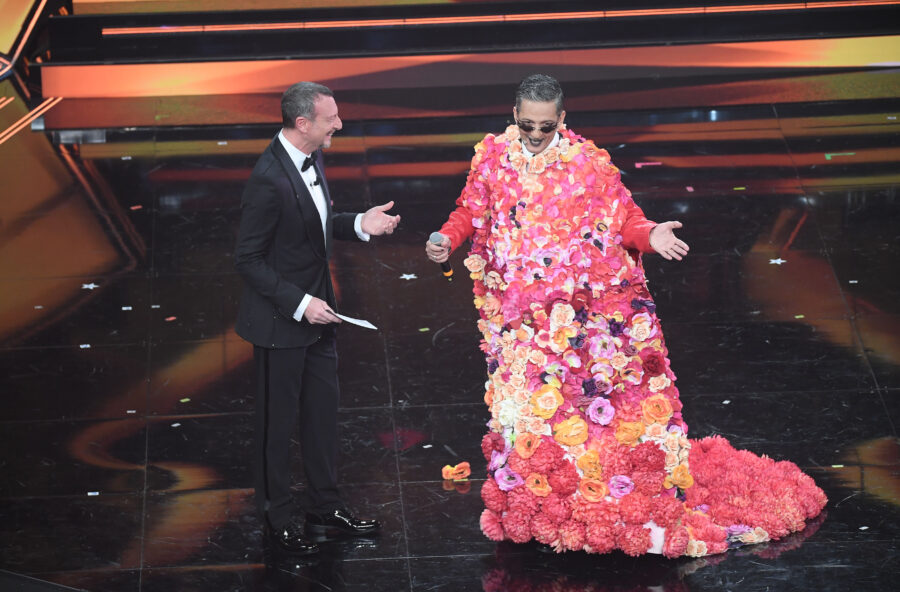 Sanremo 2021: per la prima serata, “su i braccioli, giù i braccioli”