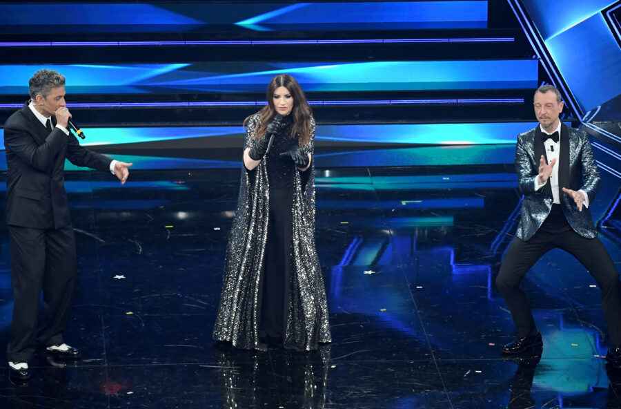 Sanremo 2021: la seconda serata è nel segno della musica italiana che vince all’estero. E di Fiorello