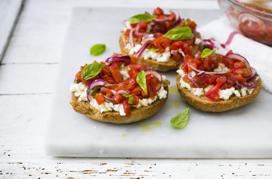 Friselle con mozzarella e pomodorini