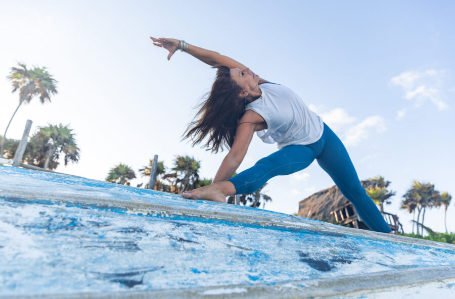 Yoga: tonifica le gambe con l’asana del Triangolo