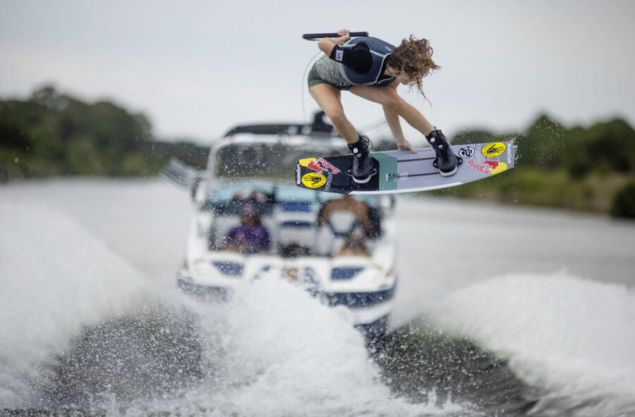 Wakeboard: tra sci d&rsquo;acqua e snowboard, prova lo sport di chi ama le sfide