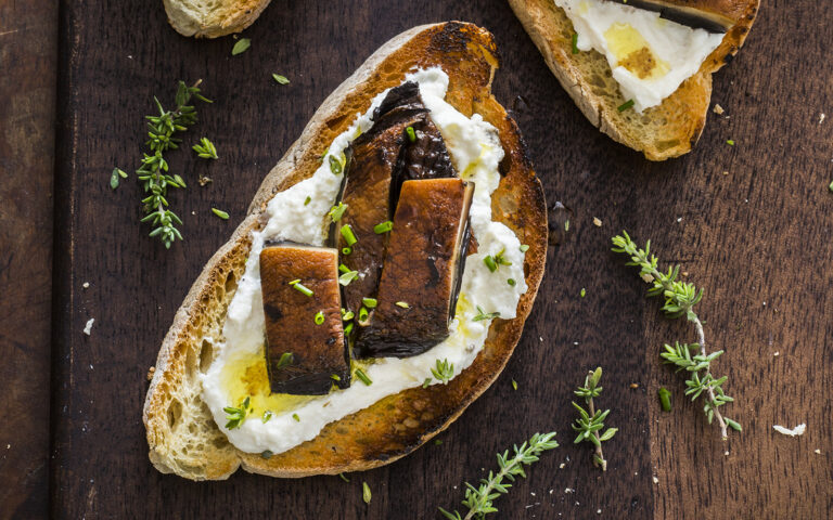 bruschetta autunnale con funghi e robiola bruschetta autunnale con funghi e robiola