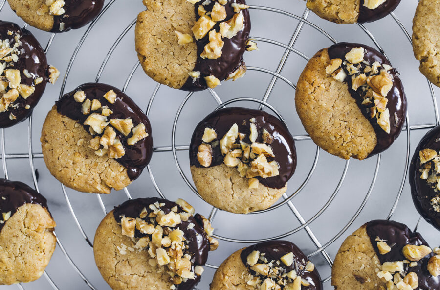 Biscotti da tè con cioccolato e granella di nocciole