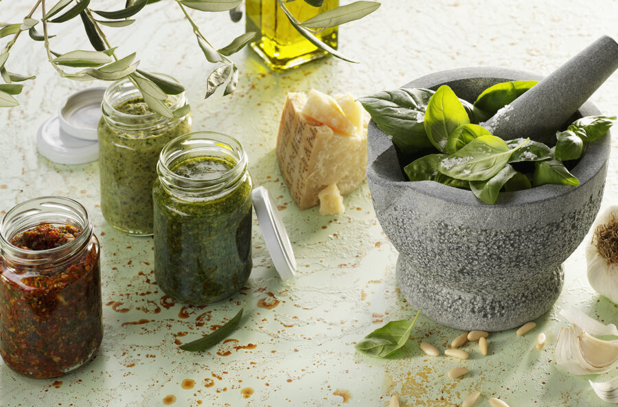 Pesto di rucola, di pomodorini secchi o di zucchine: 3 ricette passe-partout