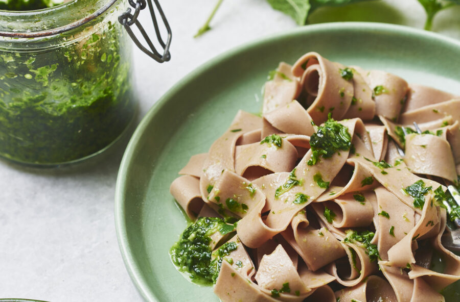 Tagliatelle di castagne con pesto alle erbe