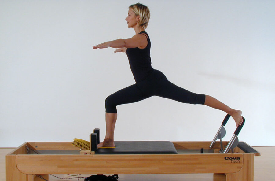 Pilates: con il Russian split sul Reformer tonifichi gambe, addominali e glutei