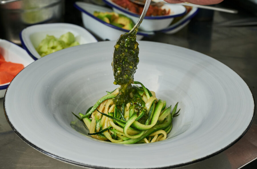 Pasta: il condimento? Meglio light. E con un tocco croccante