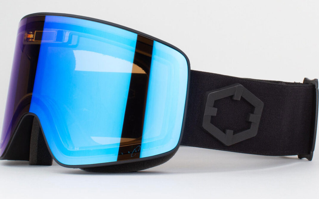 ELECTRA OUT OF (euro 429,
nei migliori negozi di articoli sportivi e di ottica)