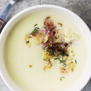 Vellutata di cavolfiore con bacon e timo