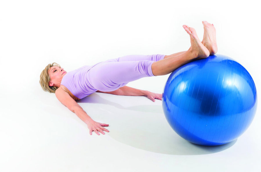 Pilates: glutei alti e sodi con la fitball
