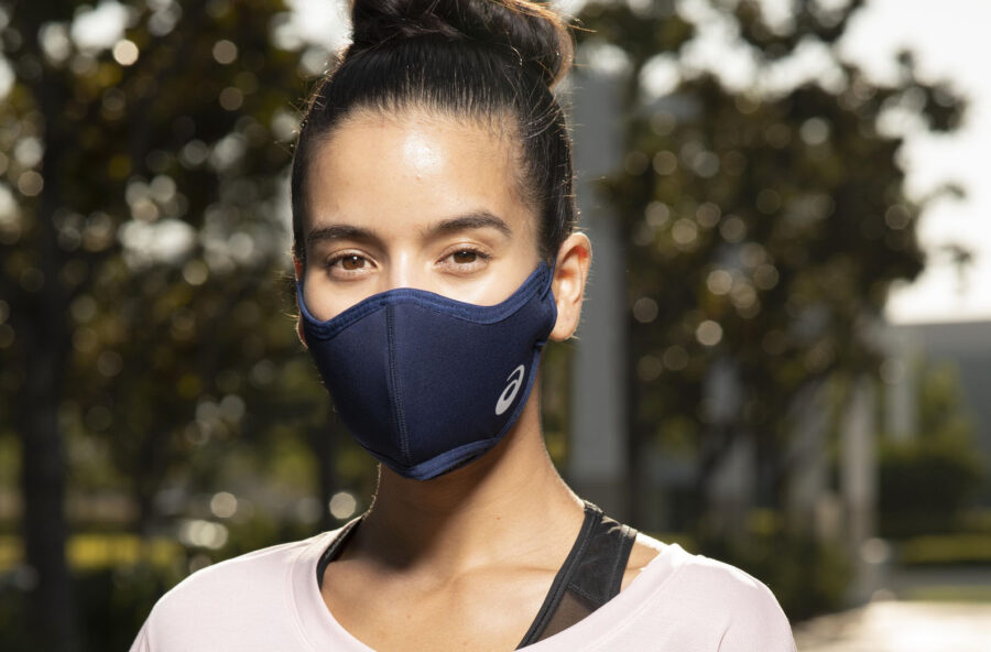 Viso: fastidi da mascherina? Eliminali con un massaggio