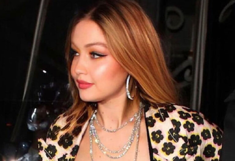 Gigi Hadid - Ombré Blush Gigi Hadid - Ombré Blush