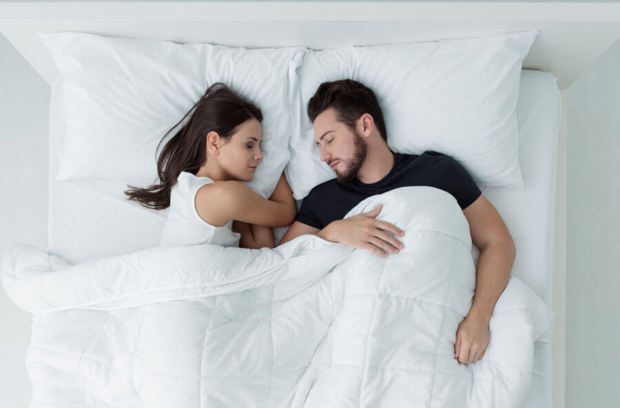 Sesso: se ne fa sempre meno (anche da soli)