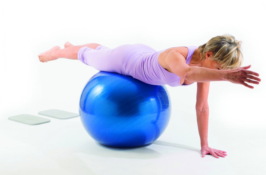 Pilates, migliora l’equilibrio con la fitball