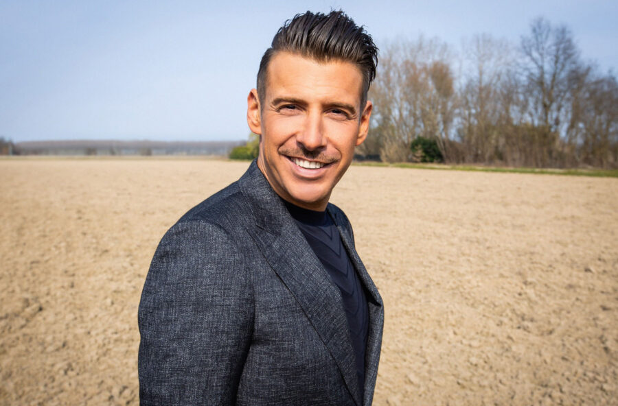 La felicità secondo Francesco Gabbani La felicità secondo Francesco Gabbani