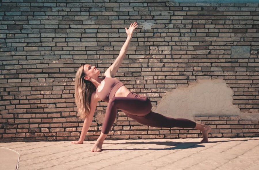 Yoga: fai la Lucertola per combattere cellulite e ritenzione