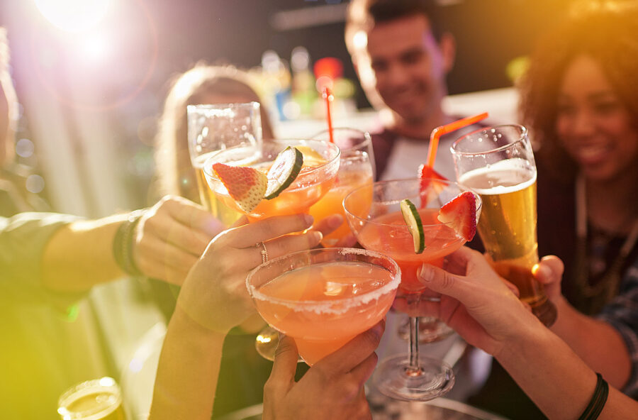 Happy hour: idee taglia-calorie per chi &egrave; a dieta