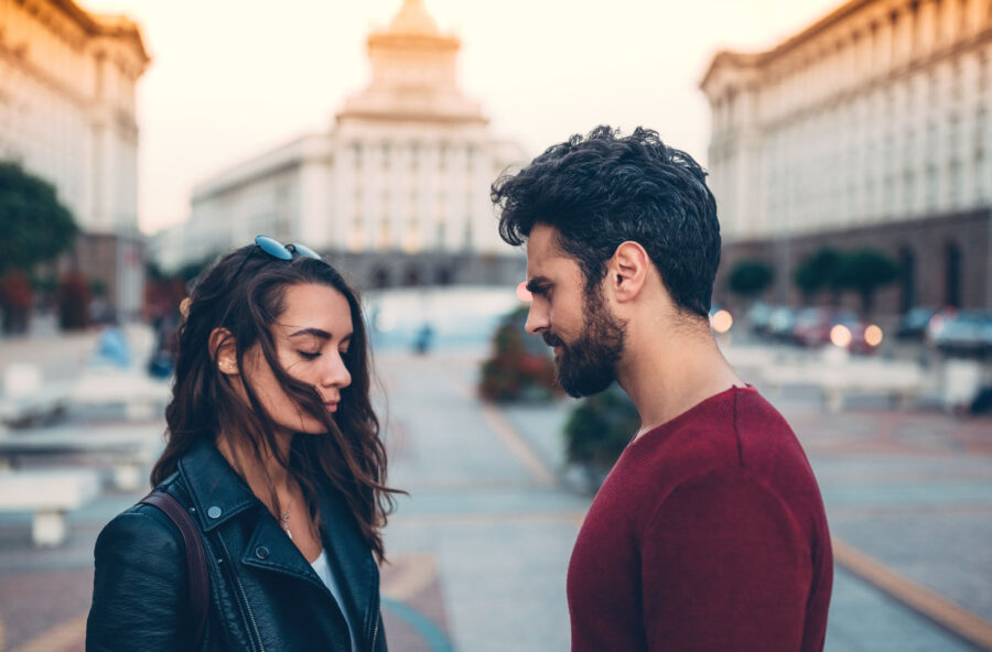 Infedeltà: quanto è prevedibile?