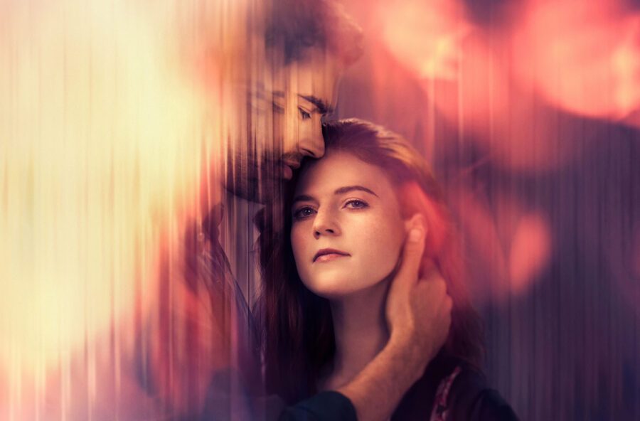 Un amore senza tempo: Rose Leslie e Theo James si inseguono tra passato e futuro