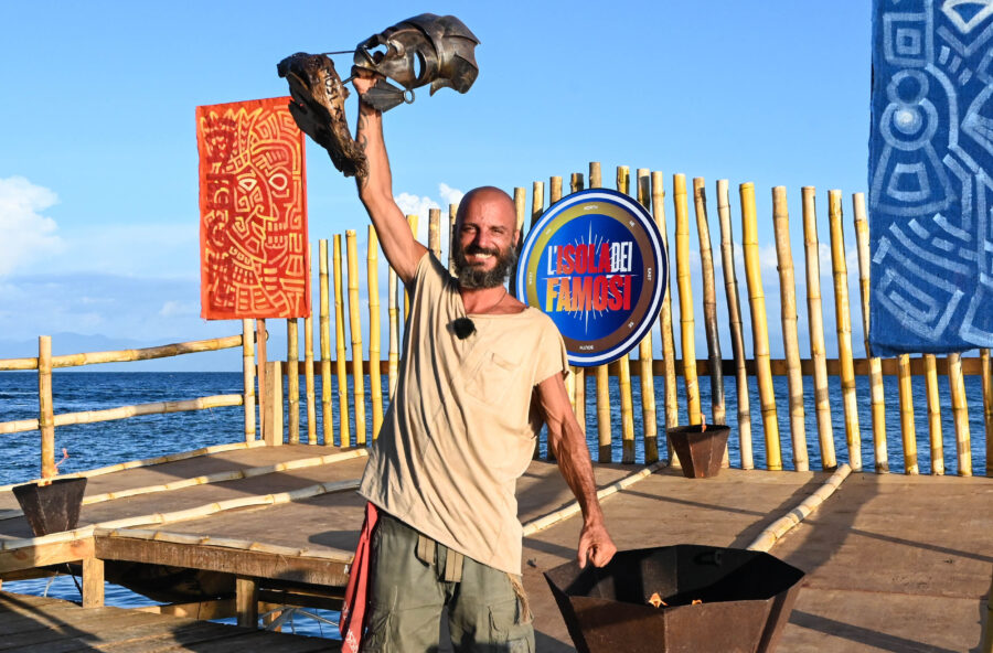 L’ Isola dei Famosi 2022: vince Nicolas Vaporidis L’ Isola dei Famosi 2022: vince Nicolas Vaporidis