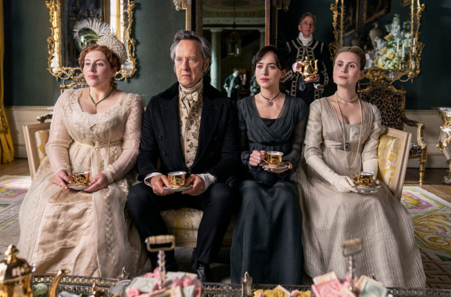 Persuasione: Dakota Johnson è una Bridget Jones in epoca Regency